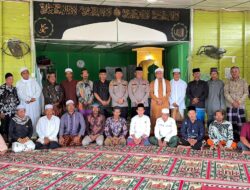 Kapolres Rohil dan Brimob Bersama-sama Sholat Jumat di 3 Masjid