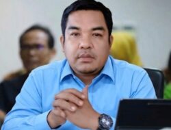 Kuansing Berganti Pakaian