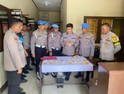 Polres Inhil melakukan inspeksi mendadak dan pemeriksaan urine kepada semua anggota Polsek Pulau Kijang