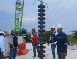 PLN Melakukan Pengecekan Akhir Relokasi Tower SUTT 150 kV untuk Memperkuat Jaringan Listrik di Riau