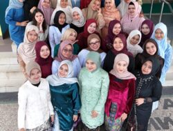 Srikandi PLN NP UP Tenayan Berkebaya di Hari Kartini untuk Menjaga Budaya Lingkungan