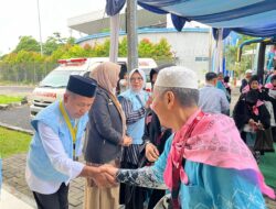 Dinkes Pekanbaru mendampingi 237 CJH dalam perjalanan menuju Embarkasi Batam