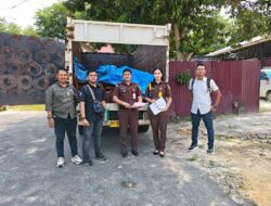 Gakkum LHK Mendakwa Tersangka dan Barang Bukti Kayu Ilegal dari Hutan Pelalawan