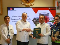 KPK Donates 13 Seized Corruption Assets Worth Rp3.6 Billion to Inhil Regency Government