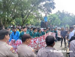 Mahasiswa Mendatangi Gedung DPRD Riau, Soroti Kondisi Makanan Berulat di Dapur SPPG Bengkalis