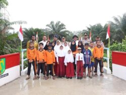Jembatan Merah Putih Rampung di Kampar, Anak Sekolah Kini Aman Menyeberang