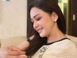 Maia Estianty Memukau dengan Penampilan Elegan saat Menjaga Cucu, Jam Tangan Rp200 Juta Menjadi Perbincangan