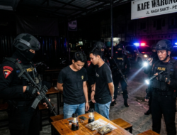 Polisi Menangkap Pengguna Narkoba Selama Patroli di Pekanbaru Saat Listrik Padam