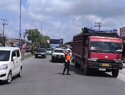 Dishub Pekanbaru Bertugas Menjaga Pintu Masuk Kota dari Truk ODOL Hingga Larut Malam
