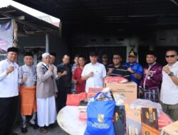 Dinsos Pekanbaru Membagikan 50 Paket Bantuan kepada Korban Kebakaran