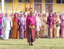 Kapolsek Kemuning Memimpin Upacara Hardiknas ke-67 di SMAN 1 Kemuning dan Mendorong Kerjasama untuk Meningkatkan Pendidikan