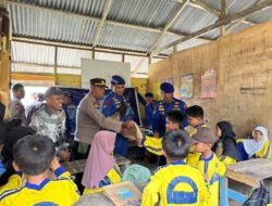 Polres Inhil bersama HMI Tembilahan Mengadakan Program Green Policing di SD Marginal Tasik Pilang