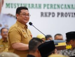 Sekretaris Daerah Provinsi Riau Menyampaikan Pesan kepada Wisudawan UMRI untuk Siap Menghadapi Perubahan di Dunia Kerja