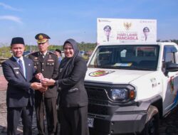 Wali Kota Pekanbaru Menguatkan Penanganan Sampah dan Banjir dengan Penyerahan Mobil Operasional ke 15 Kecamatan