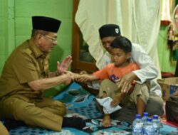 Bupati Rohil Berikan Santunan kepada Keluarga Korban Kecelakaan Tol Pekanbaru-Dumai