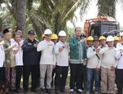 Bupati Inhu Buka Program Replanting di Batang Cenaku untuk Meningkatkan Kesejahteraan Petani