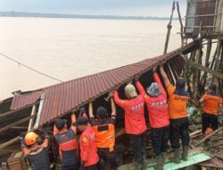 Angin Kencang Merusak Rumah Warga di Tembilahan Hulu, Keluarga Terpaksa Mengungsi